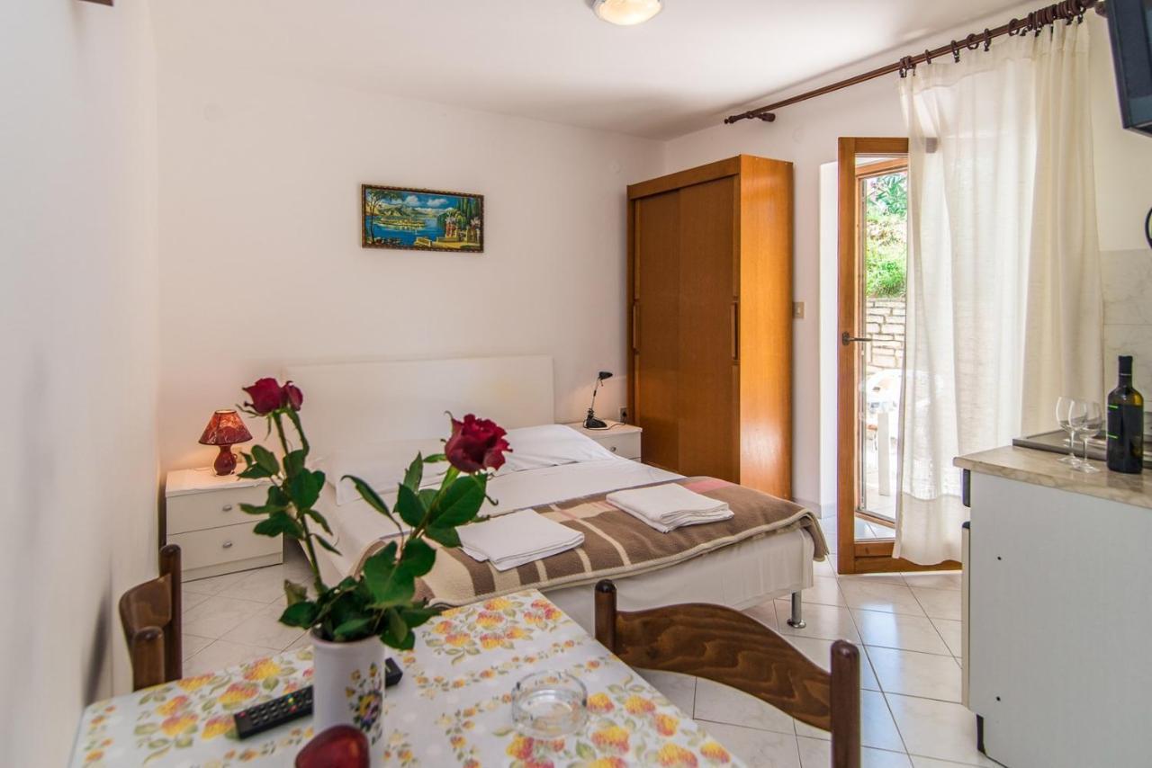 Apartments Pino Rabac Exterior foto